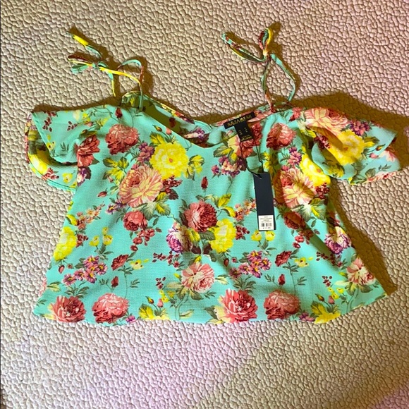 OFF THE SHOULDER TOP 🌼 - Picture 3 of 4